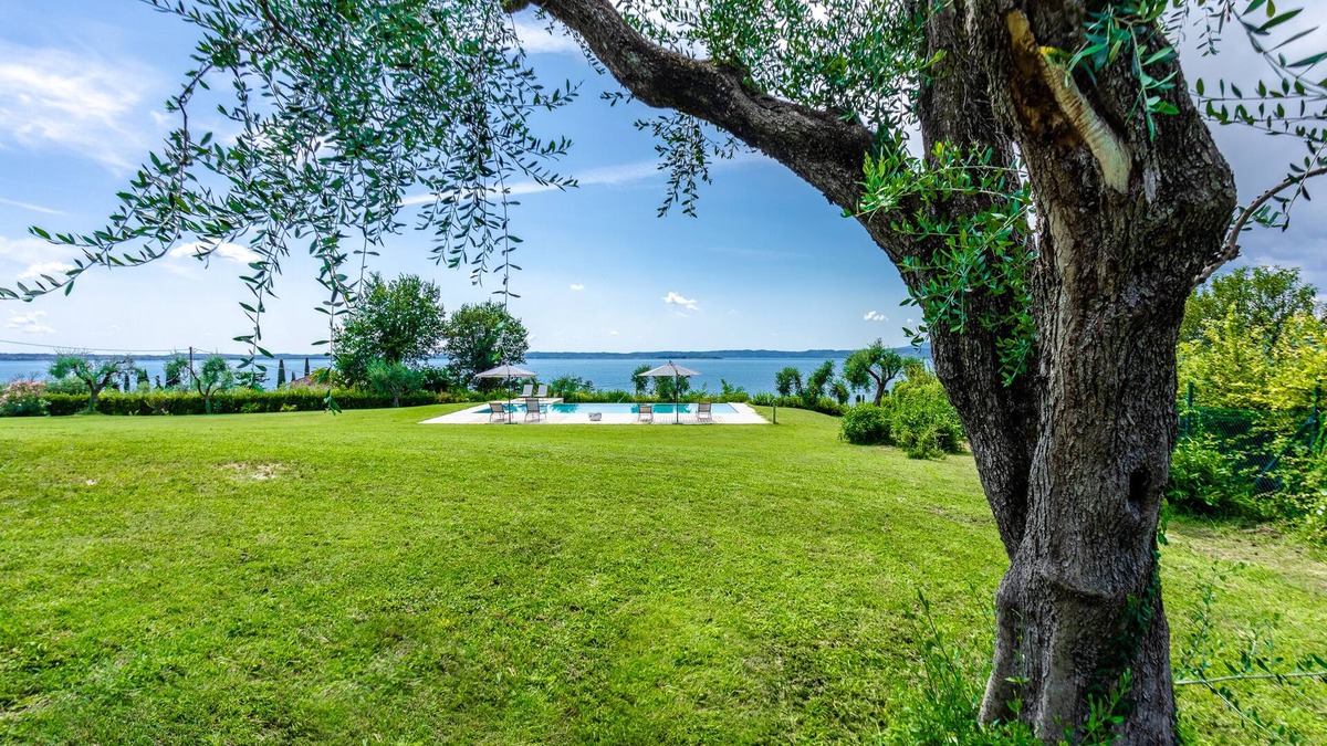 Gralaoni-Pralesi-Cisano Villa | Villa Roccolo luxury retreat overlooking the Garda Lake