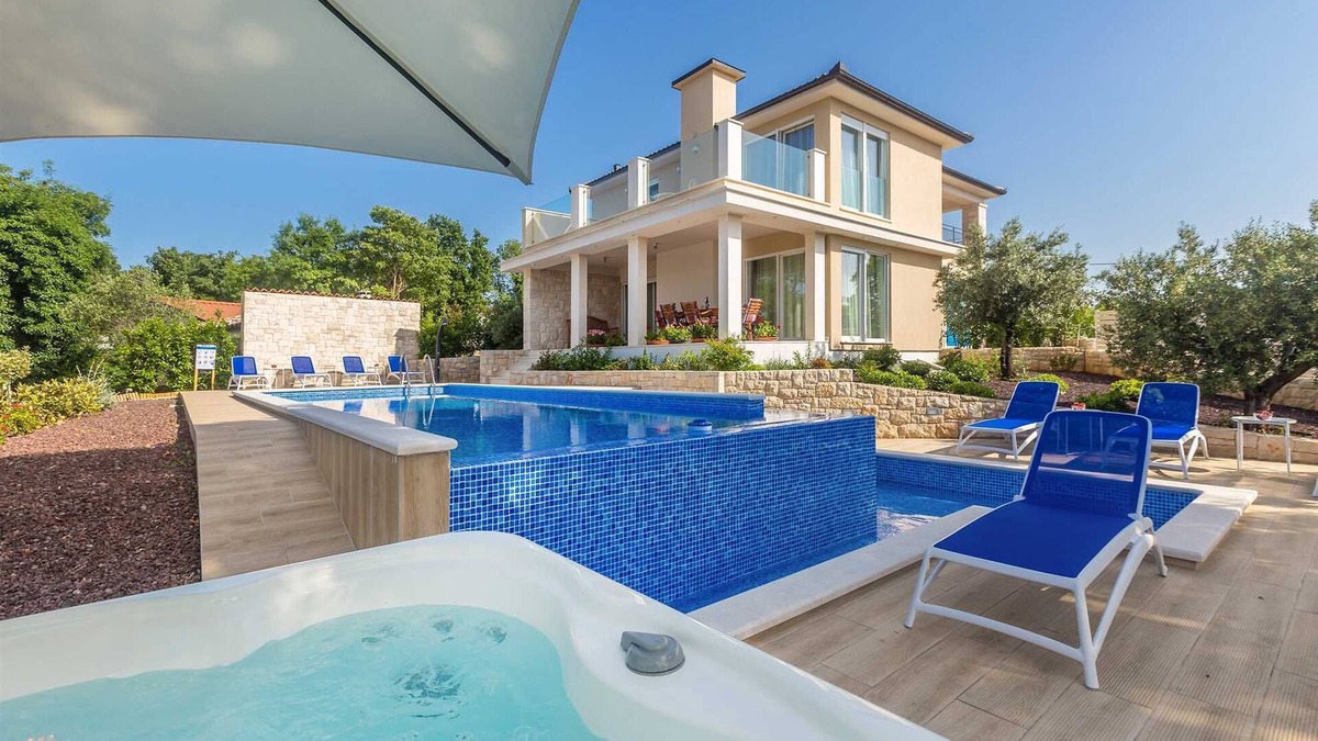 Milovcici Villa | Villa Roko with pool and jacuzzi