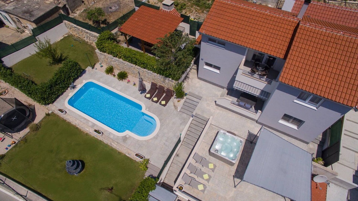 Mravince Villa | Villa Roko with private heated pool and hot tub
