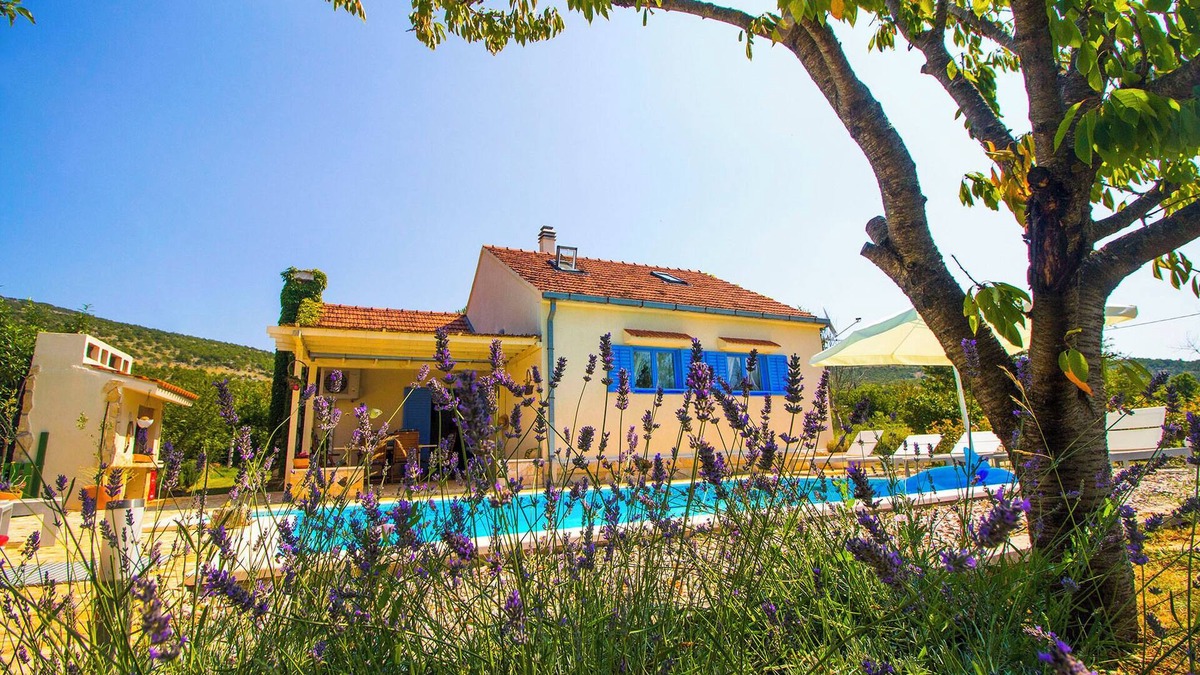 Krusvar House | VILLA ROMANSA 22km Split-Perfect Peace, Heated pool, Bbq