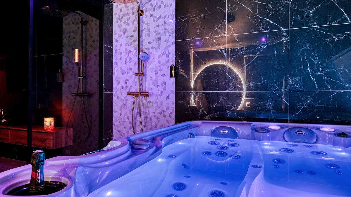 Saint-Cyr-l'Ecole Villa | Villa romantique avec SPA (jacuzzi) à 15mn de Paris
