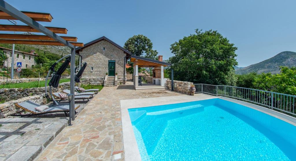 Zavala Villa | Villa Rosa