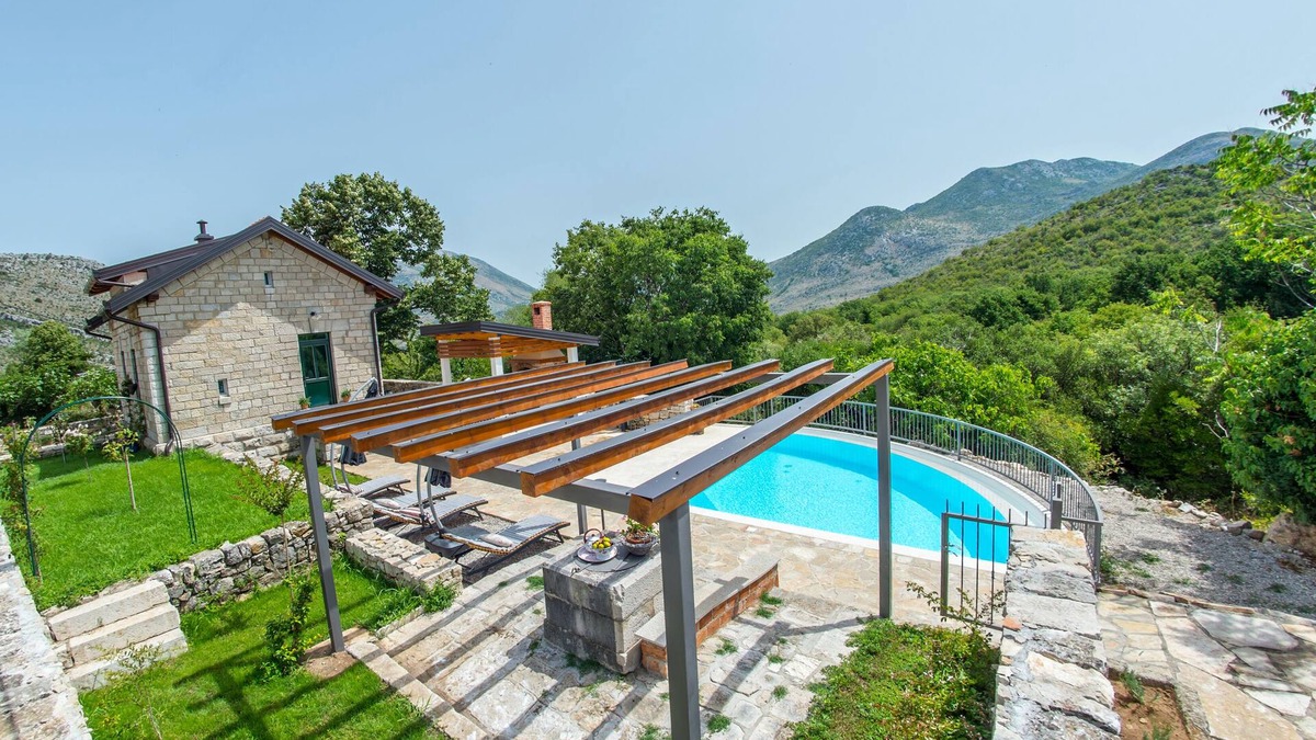 Zavala House | Villa Rosa