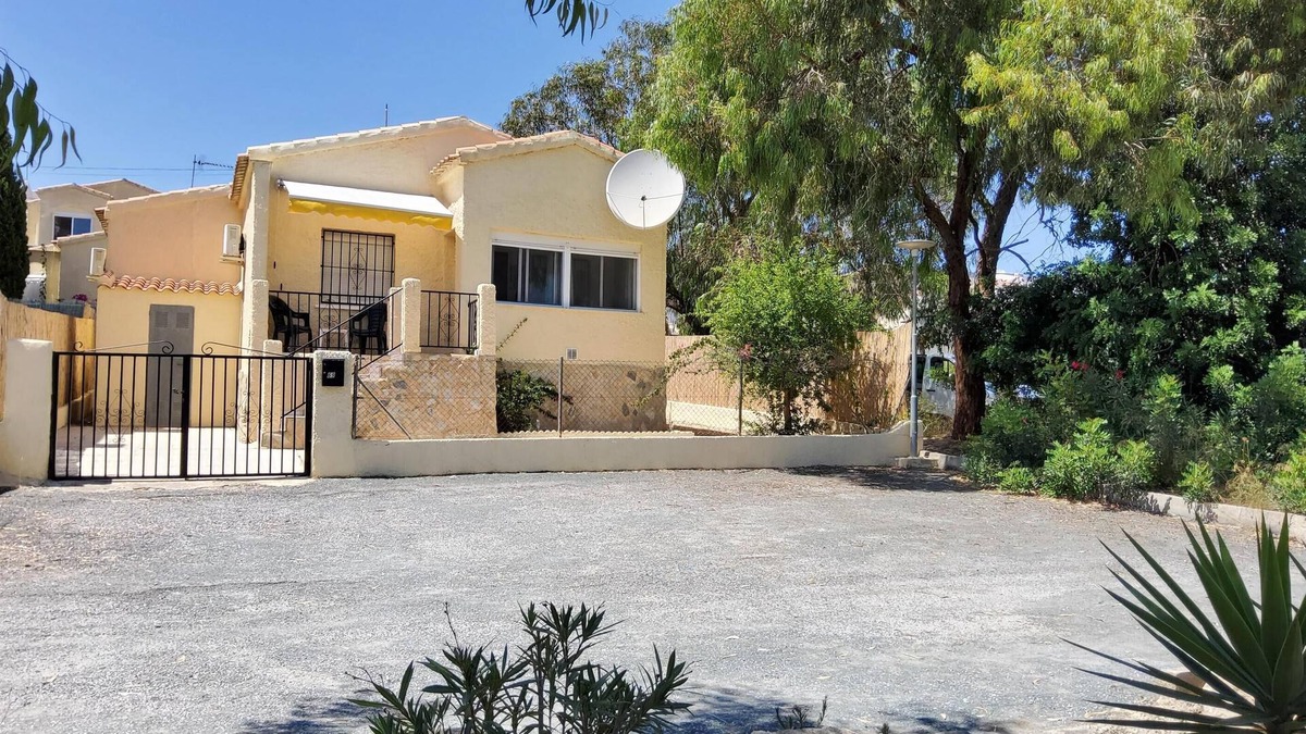 San Fulgencio Villa | Villa 'Rosa - La Marina Urbanisation' with Wi-Fi, A/C, Terraces & Garden
