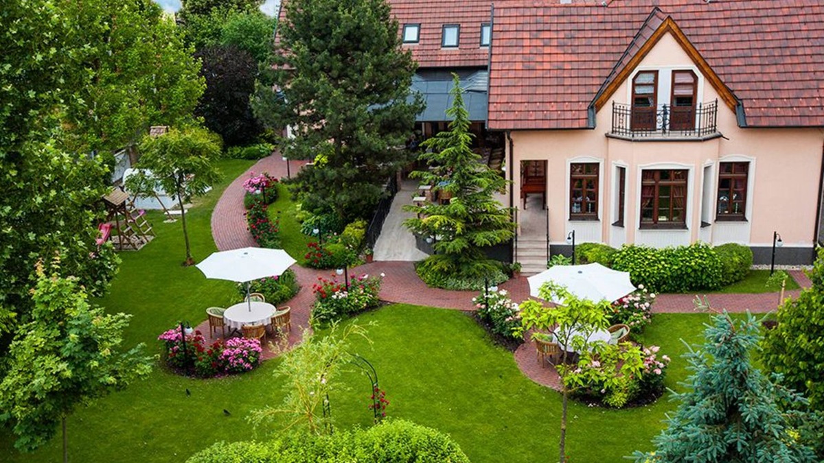 Dunajska Streda House | Villa Rosa Restaurant & Pension