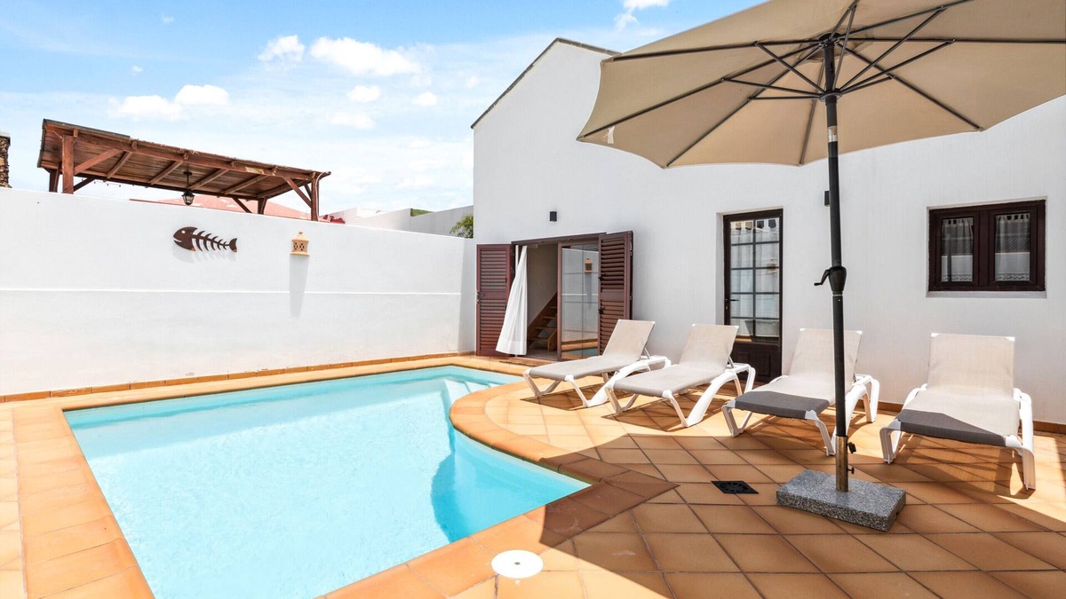 Playa del Cable Villa | Villa Rosa - VipVipVillas