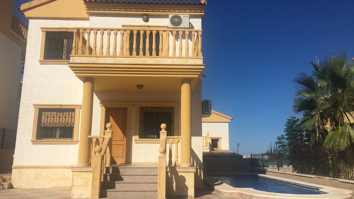 Lo Rufete Villa | Villa Rose: A speciaous 3bedroom, 2 bathroom villa with a privet swimming pool.