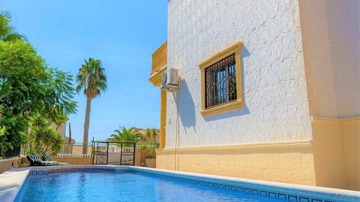 Lo Rufete Villa | Villa Rose: A specious 3 bedroom, 2 bathroom villa with a privet swimming pool.