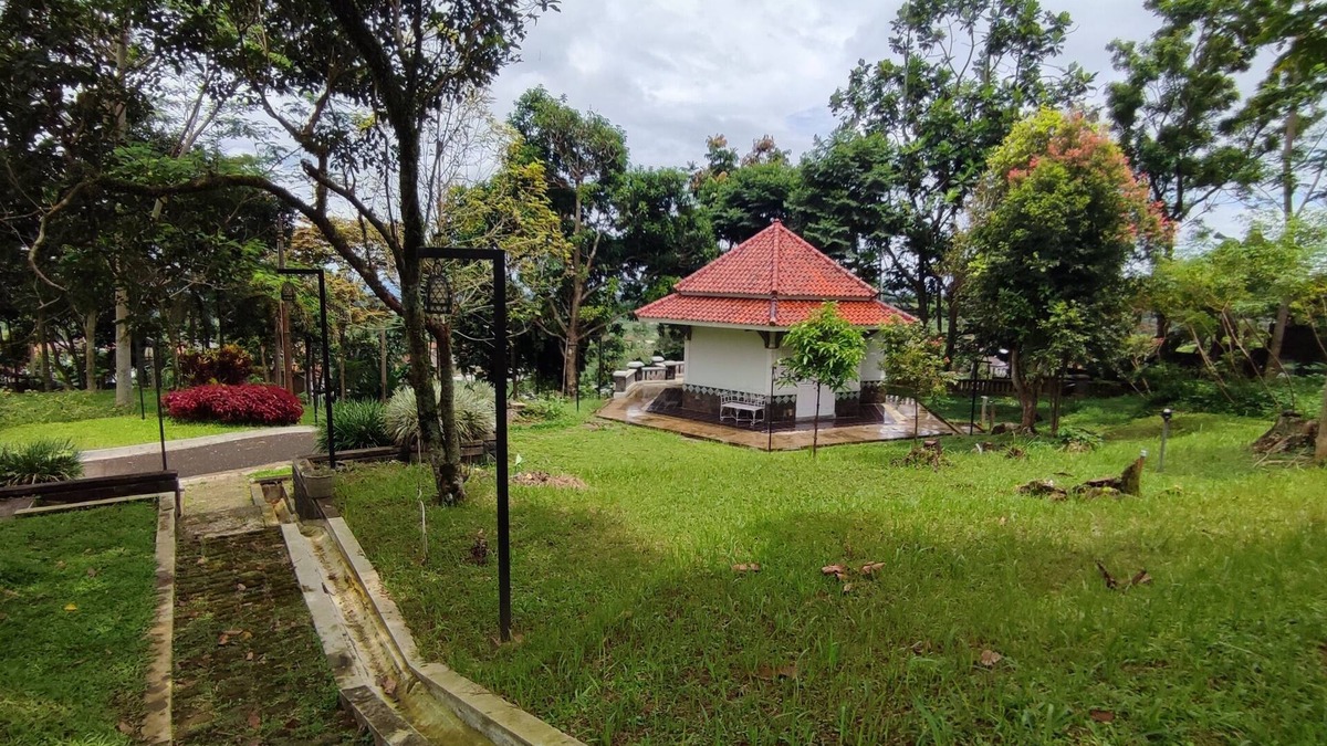 Pamijahan Hotel | Villa Rose Gunung Bunder by Ruang Nyaman