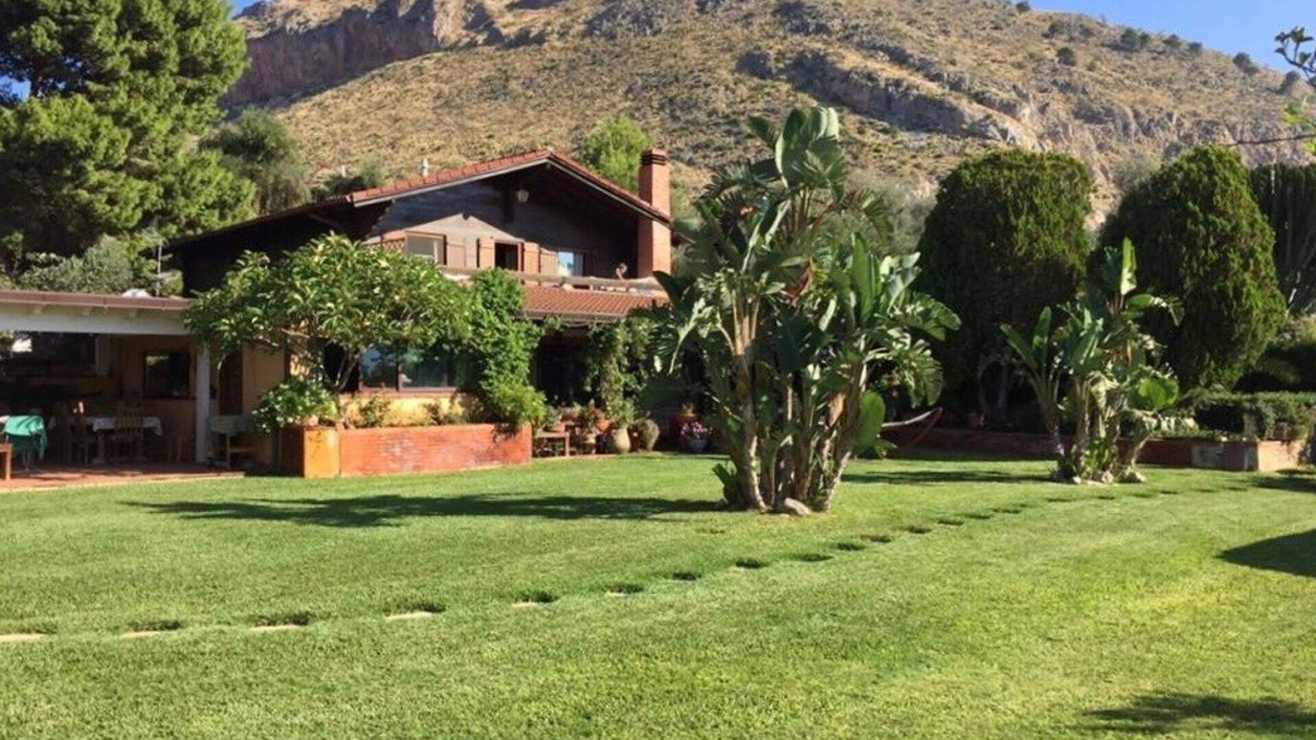 Mondello Villa | Villa Rosemada, Chalet Mondello Holiday House.