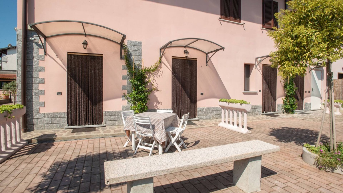 Paruzzaro Bed & Breakfast | Villa Rosy B&B