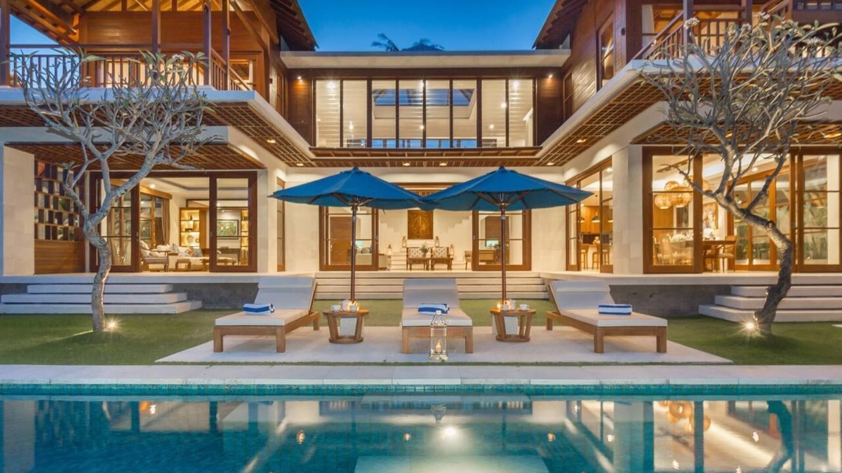 Berawa Villa | Villa Rusa Biru - Luxury Villa with Pool and in-Villa Cook in Canggu
