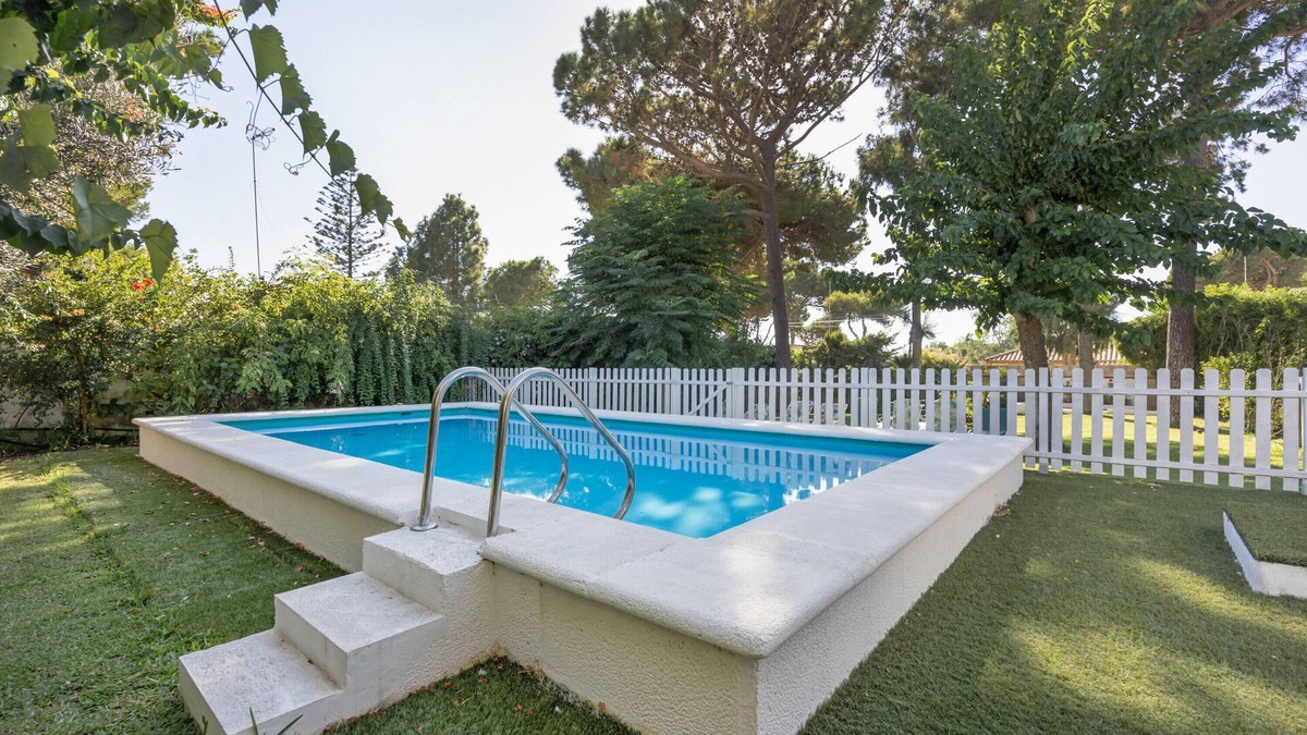 Los Gallos-Cerromolino Villa | Villa 'Sahia Ideal Familias 9 Pax' with Private Pool, Wi-Fi and Air Conditioning