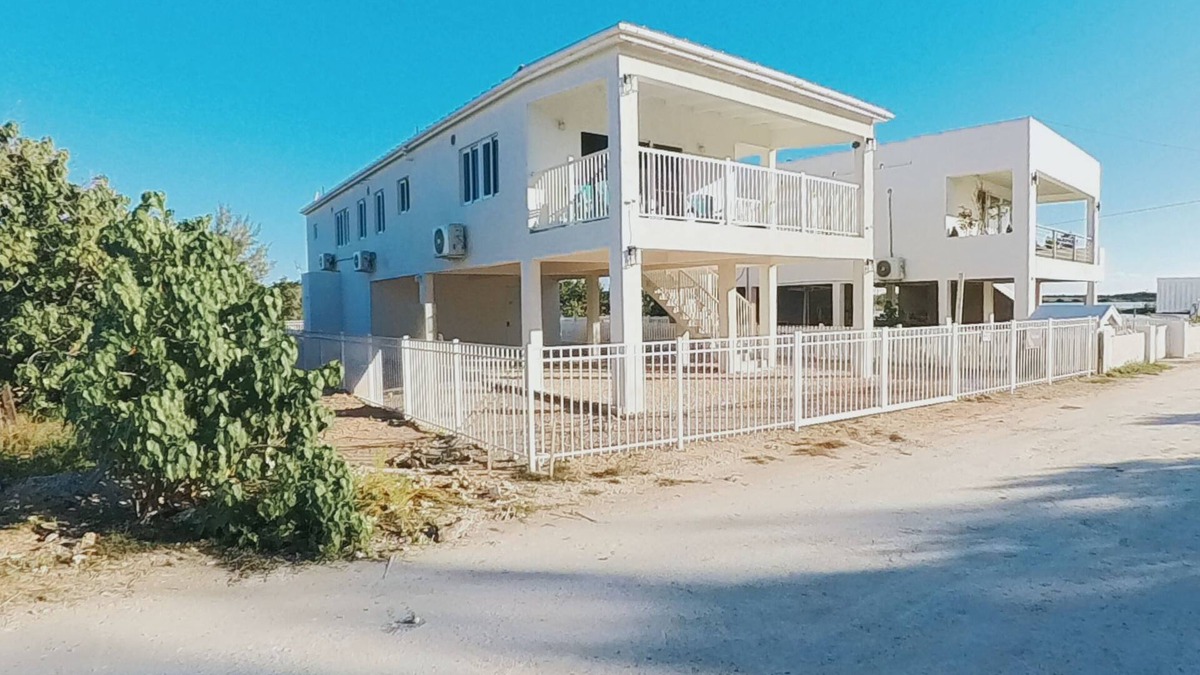 Cockburn Town Villa | Villa Sago in Palm Grove, Grand Turk. Just steps away form the pristine beach!