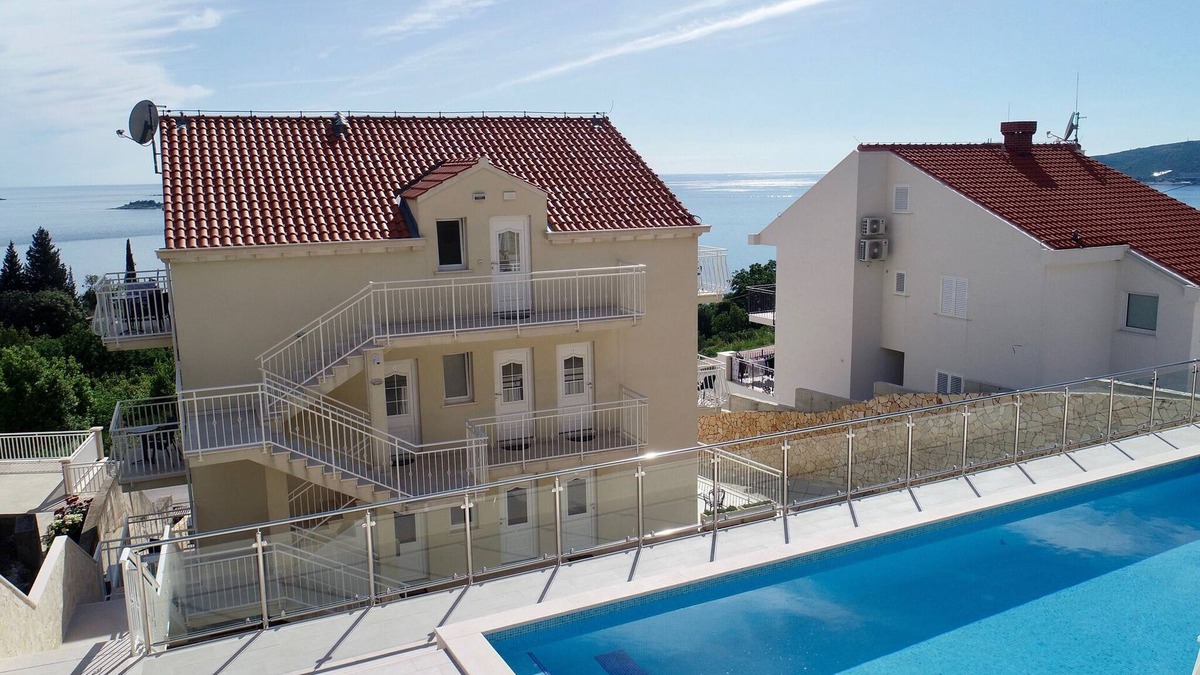 Plat Apartment | Villa Samba - Studio Apartment with Balcony and Sea View