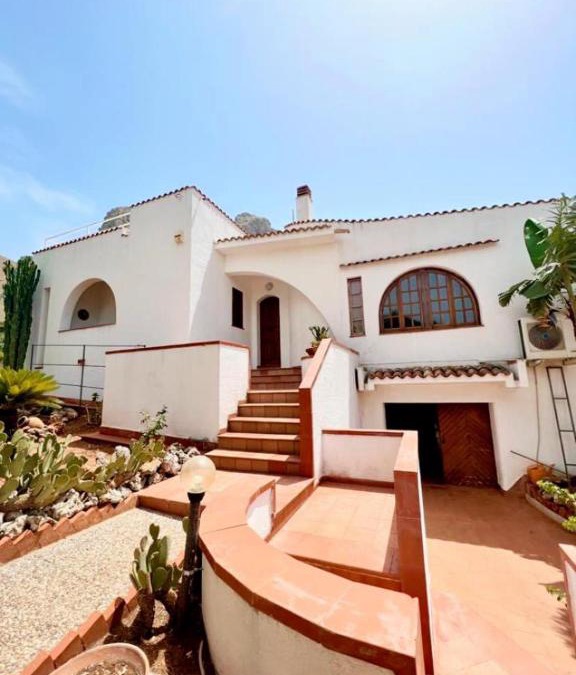 Macari House | Villa San Vito Bay