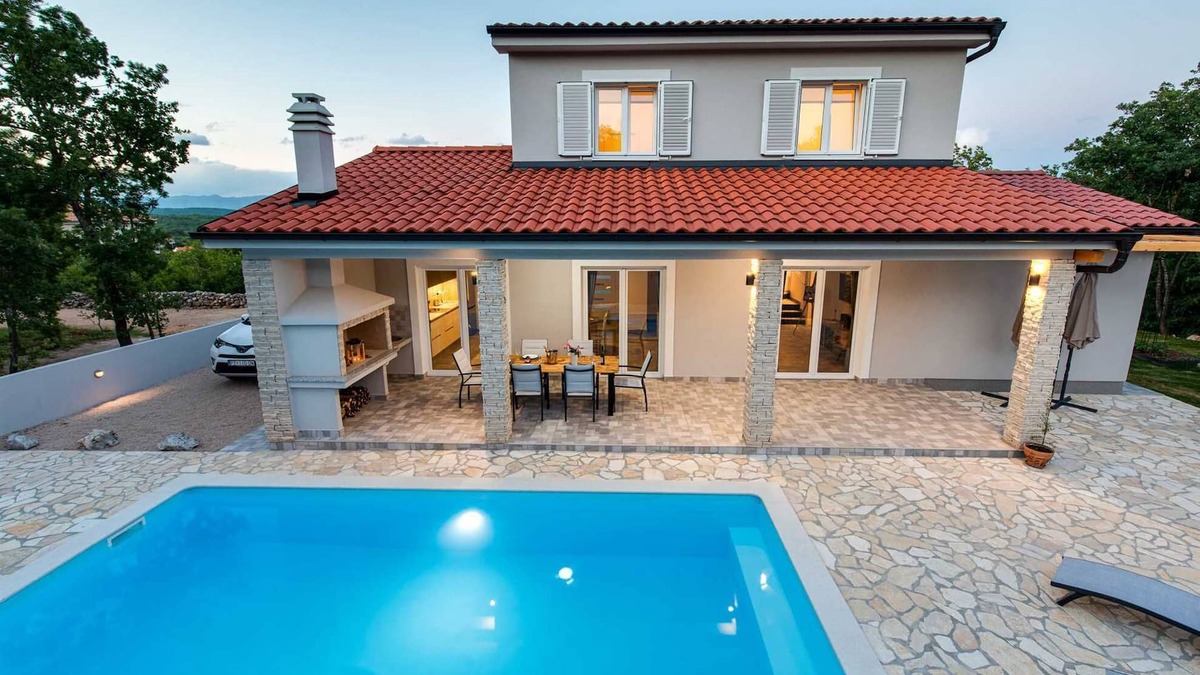 Vrh Villa | Villa SANDRINA with a heated pool and spacious yard