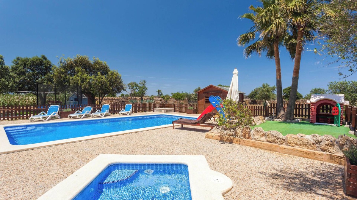 Santa Margalida House | Villa Santa Eulalia with private Pool, A/C and garden