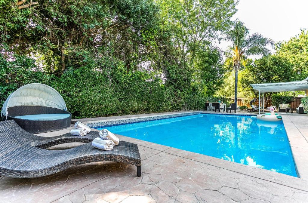 Woodland Hills House | Villa Sausalito - Newly Designed 4BR HOUSE & POOL by Topanga