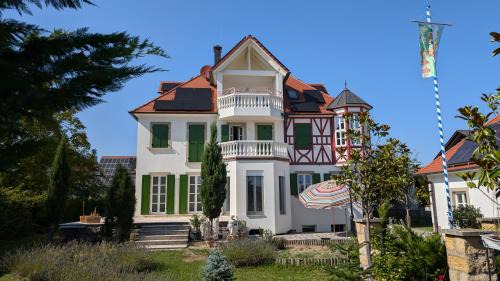Sommerach House | Villa Scheckenbach