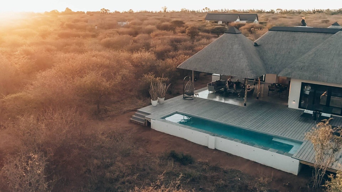 Hoedspruit Villa | Villa Sebra: Luxury and design with stunning views of the Drakensberg Mountains