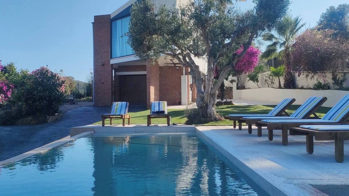 Gava Villa | Villa Sentiu