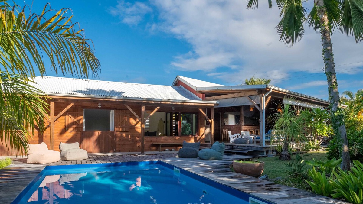 Le Moule Villa | Villa Sereine, 3 bedrooms with pool and wooden deck, near surf spot