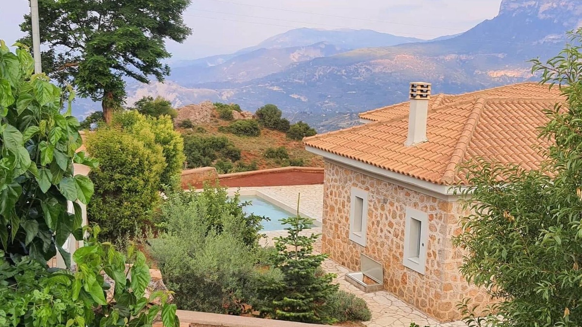 Porovitsa Villa | VILLA SERENIS | mountain & sea @ 1,5hr from Athens