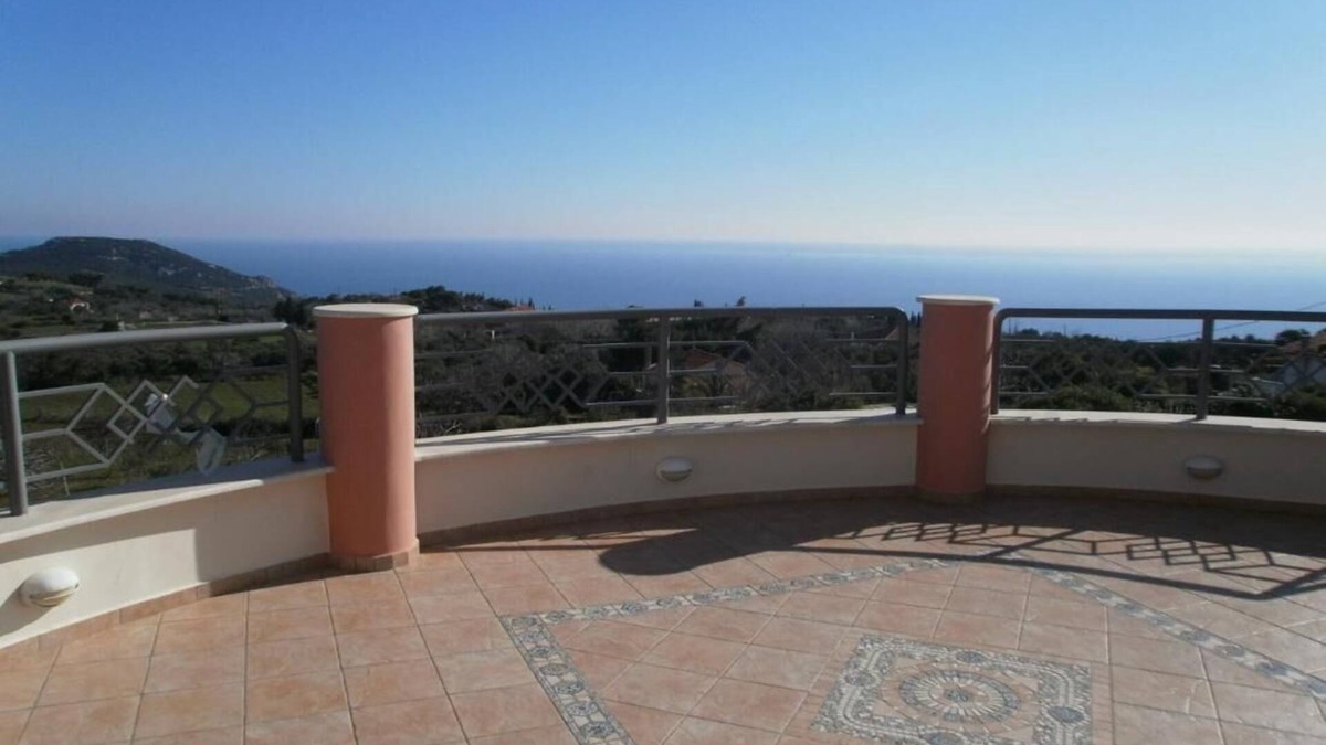 Sipiada Villa | Villa Serenity a luxury relaxing retreat with swimming pool in Kymi Euboea