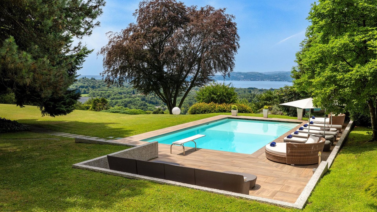 Besozzo Villa | Villa Serenity