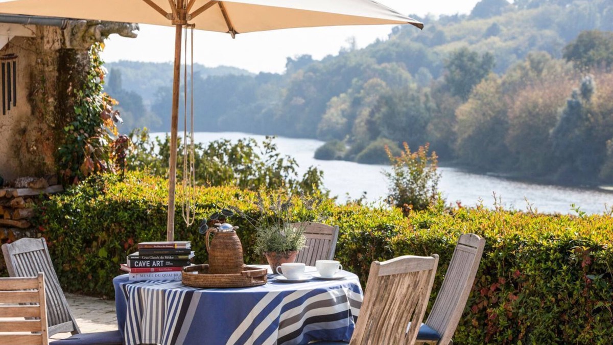 Saint-Seurin-de-Prats Villa | Villa Shambhala - Four Bedroom Villa, Sleeps 8