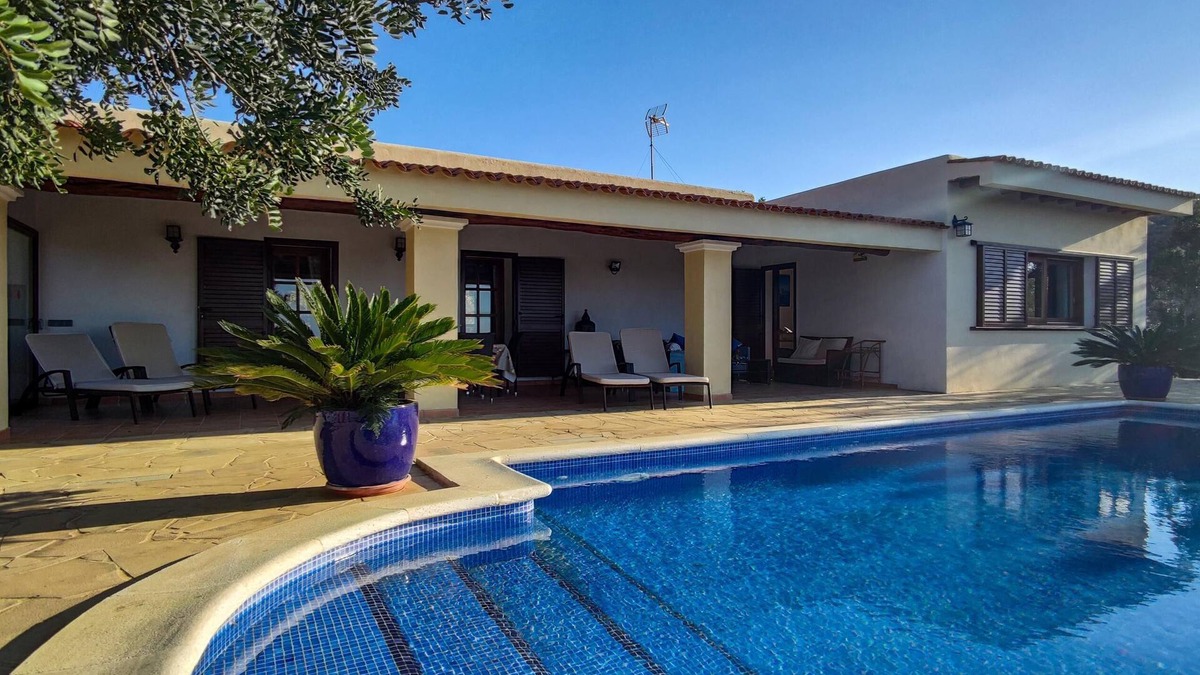 Sant Agusti des Vedra Villa | Villa Shera, Ibicencan house with sea views, pool in private area with lots of charm