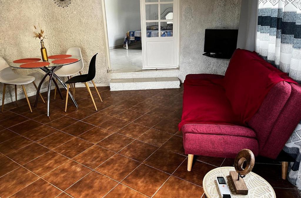 Schoelcher Apartment | Villa Shoelcher, joli T2 a 3 min de la mer à pied, avec piscine