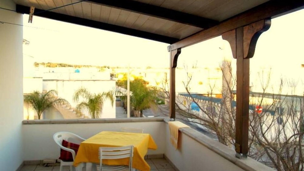 Lido Marini Villa | Villa sleeps 10: 3 bedrooms and 2 bathrooms - Lido Marini