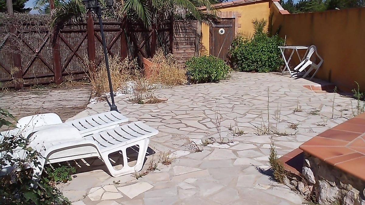 Cuxac-dʼAude Villa | VILLA SLEEPS 5 IN THE COUNTRYSIDE WITH OUTDOOR POOL AND LAND
