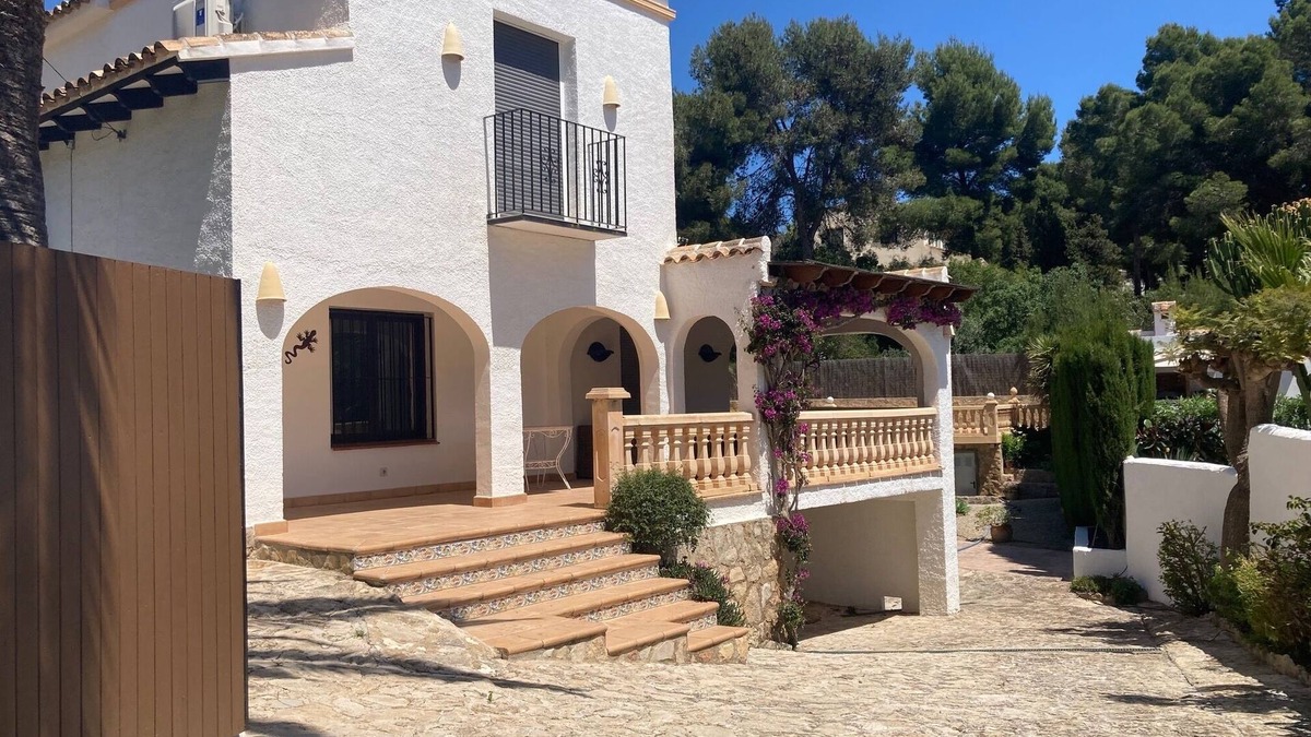 El Portet Villa | Villa, sleeps 8, private pool, 4 min stroll to sandy El Portet beach.