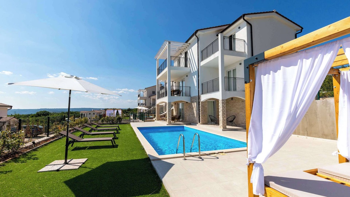 Diminici Villa | Villa Solara Summary: