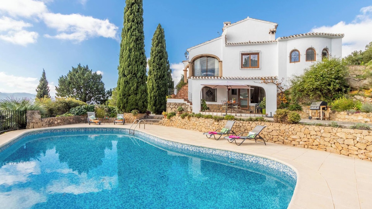 Montgo de Toscamar Villa | Villa "Sol y Luna" with Mountain View, Pool, Terrace, A/C & Wi-Fi