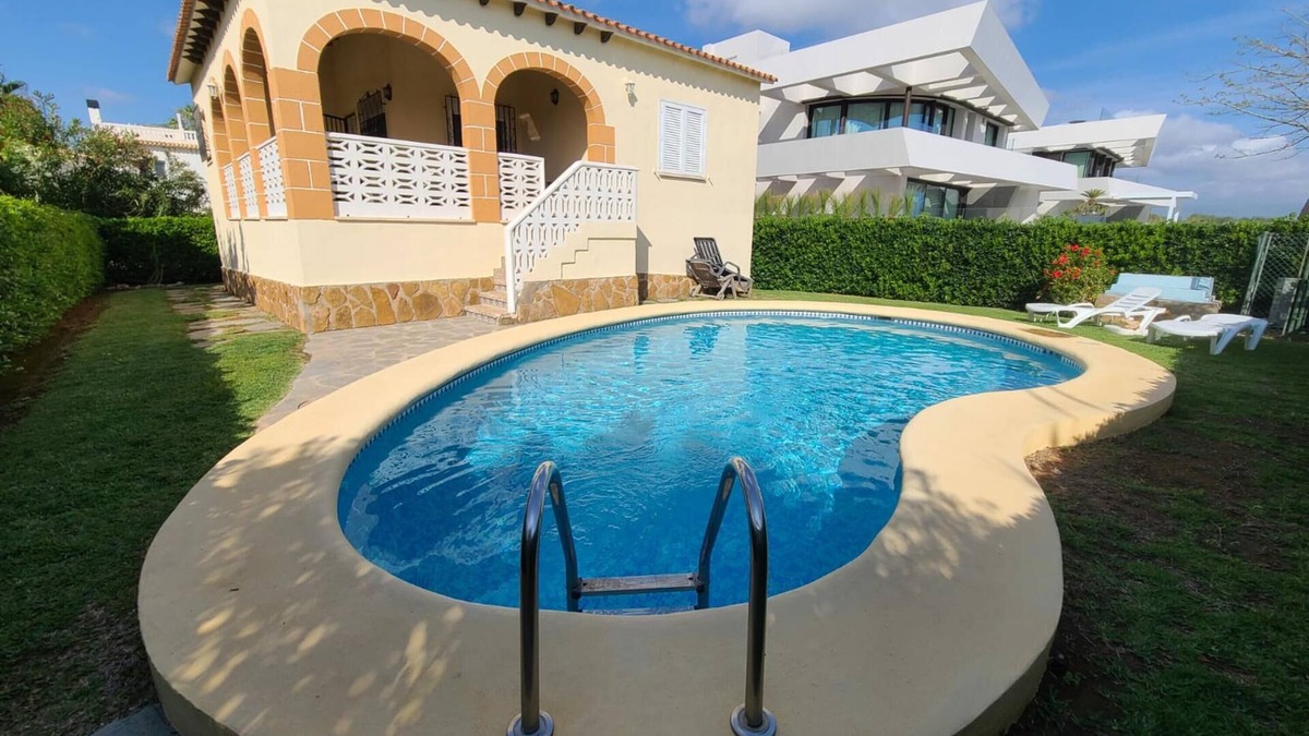 Molinell Ski Chalet | Villa SOL Y MAR on the beach front in Oliva Nova.