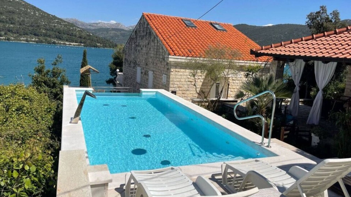 Hodilje Villa | Villa Soldo by Villas Guide
