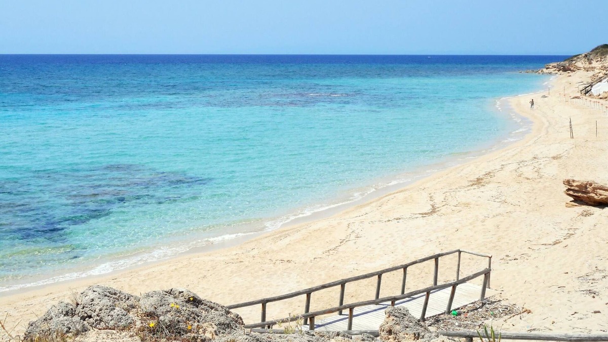 Campomarino di Maruggio Villa | Villa 'Sole' with Private Terrace, Wi-Fi and Air Conditioning
