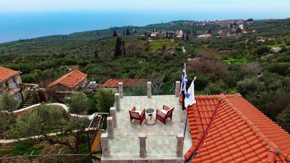 Thalames House | Villa Somatiana: Traditional Stone House