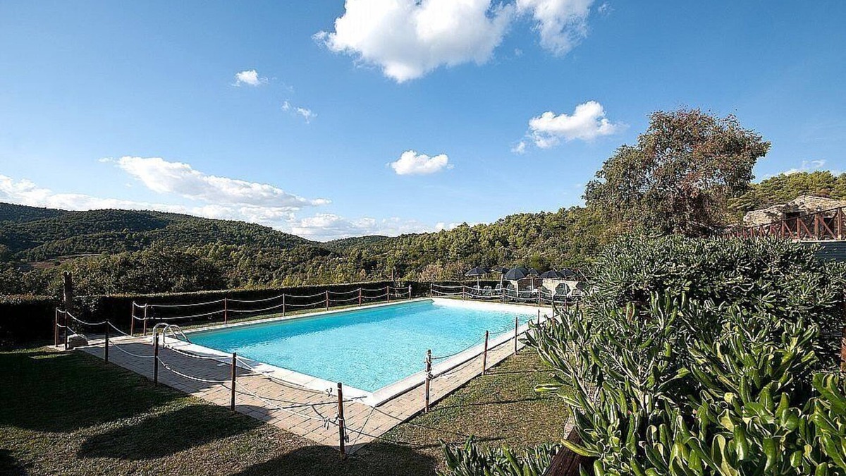 Cantalupo House | Villa Sonia M: A characteristic and welcoming cottage located in an isolated position, on the slopes of a hill which is covered with olive groves, with Free WI-FI.