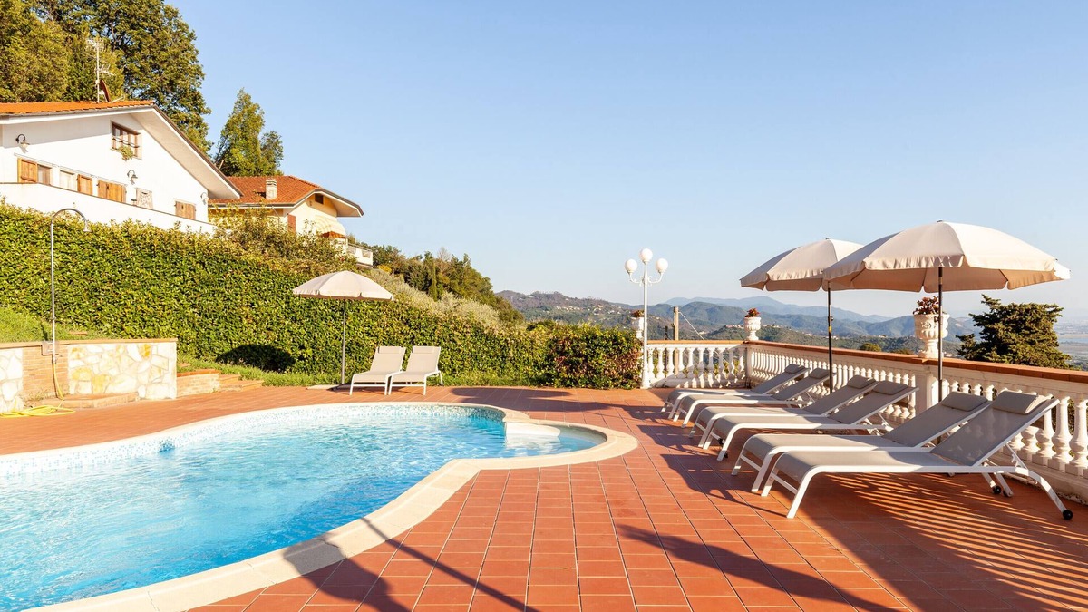 Corsanico Villa | 'Villa Sophia' with Pool, Balcony, Terrace & Wi-Fi