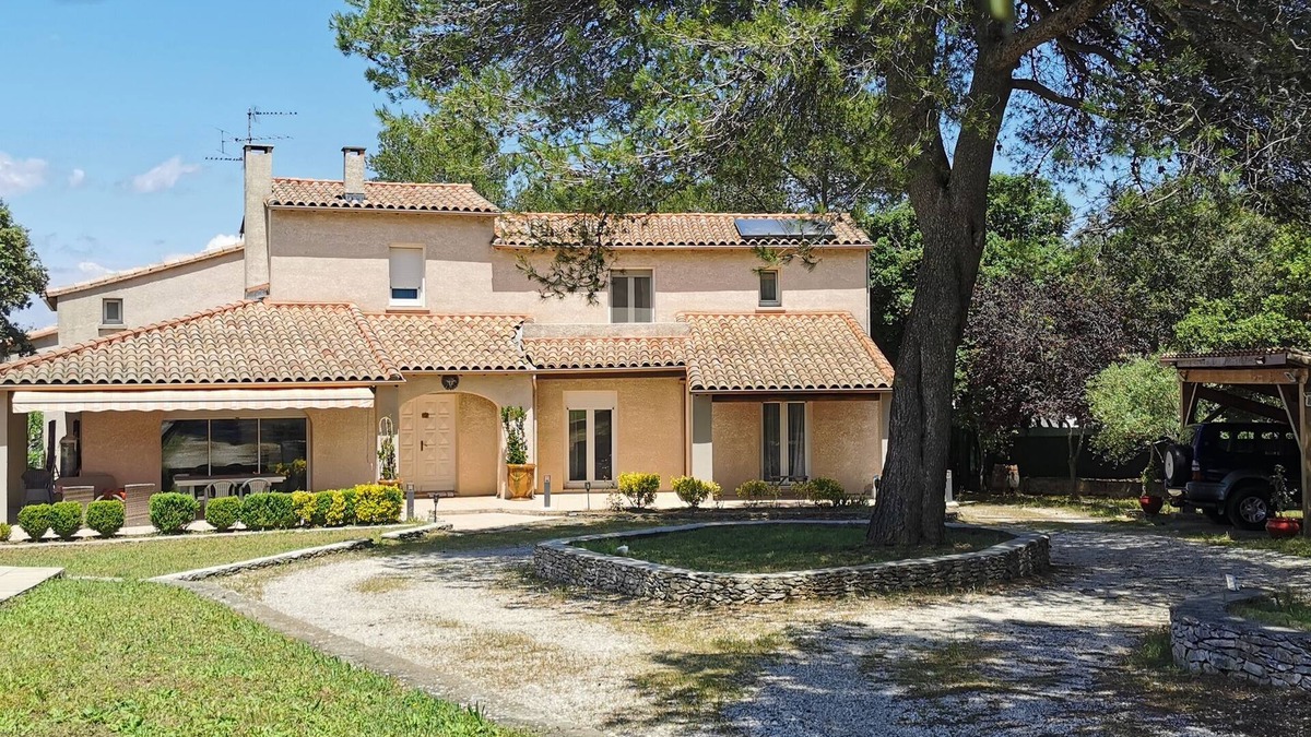 Quartier des Espesses Villa | Villa Spacieuse, Avec Piscine, AU Calme DES Garrigues Nîmoises.