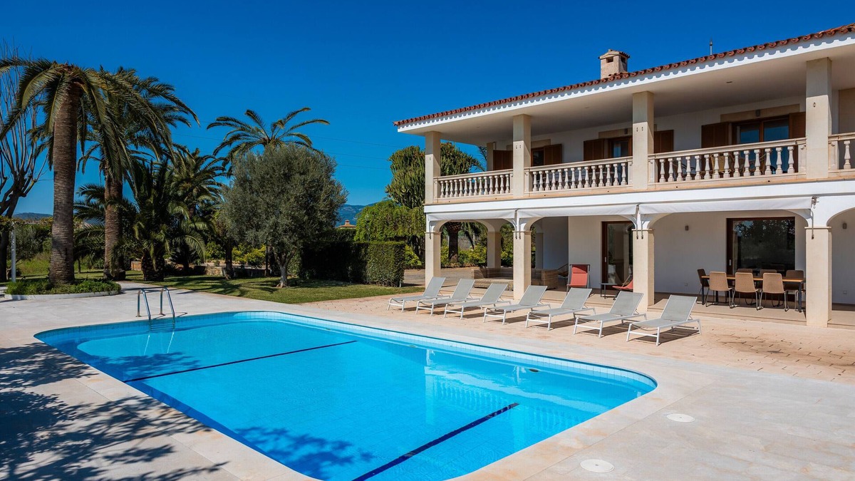 Marratxi Villa | Villa 'Spectacular In Mallorca' with Mountain View, Wi-Fi and Air Conditioning