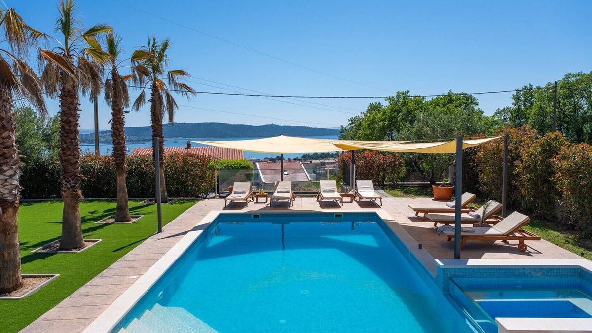 Kastel Sucurac Villa | Villa Stanka - 4 Bedrooms, 4 Bathrooms, gym, game room, pool with Whirlpool