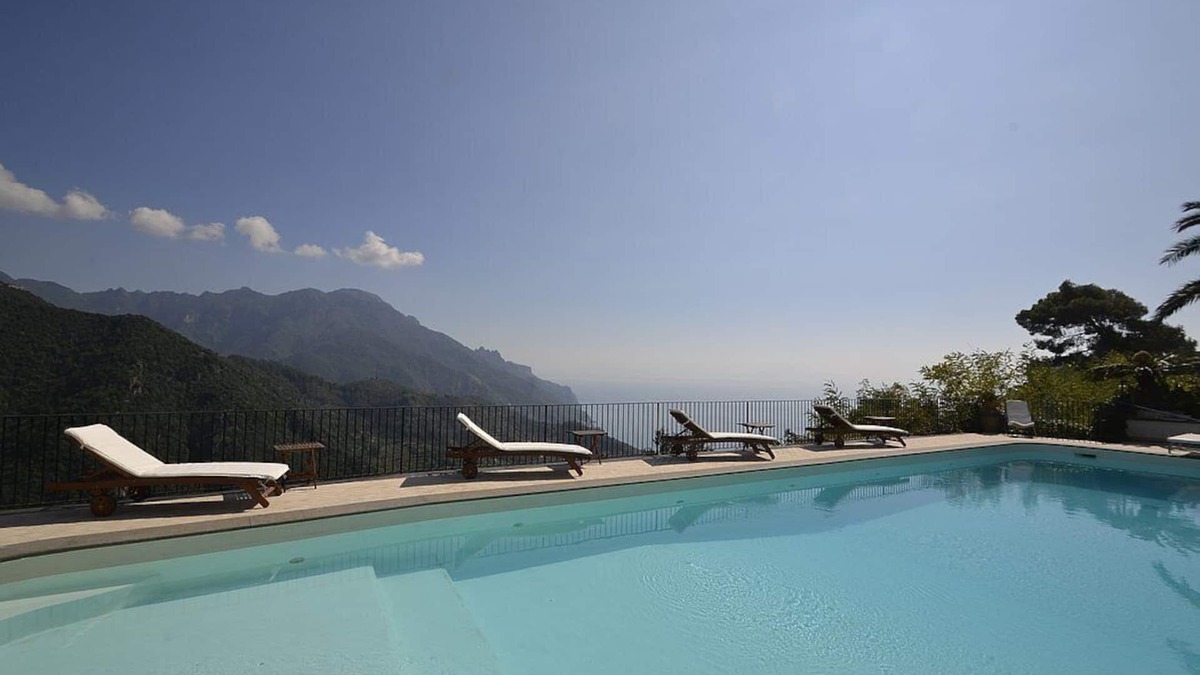 Ravello Villa | Villa Stilnovo: A splendid and luminous two-story villa which faces the sun and the sea, with Free WI-FI.