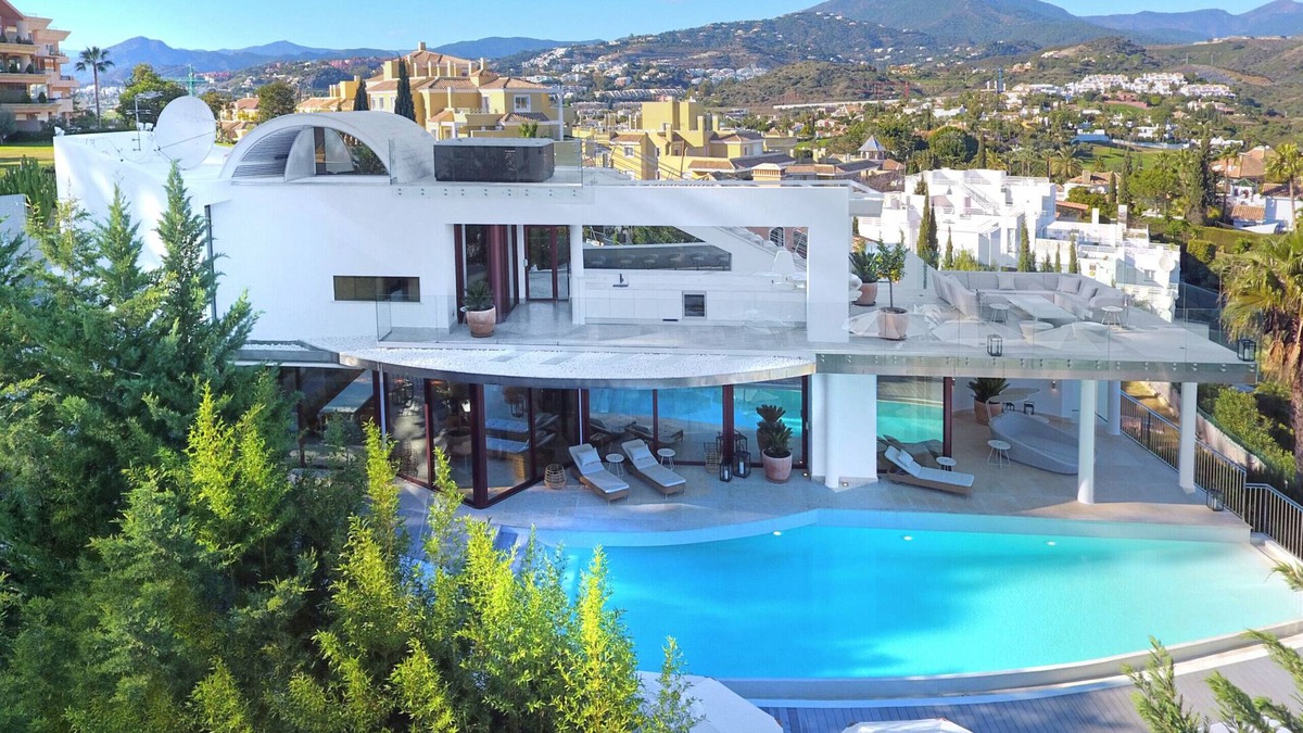 Nueva Andalucia Villa | Villa Suena Blanca - Luxury Sea & Golf Views!
