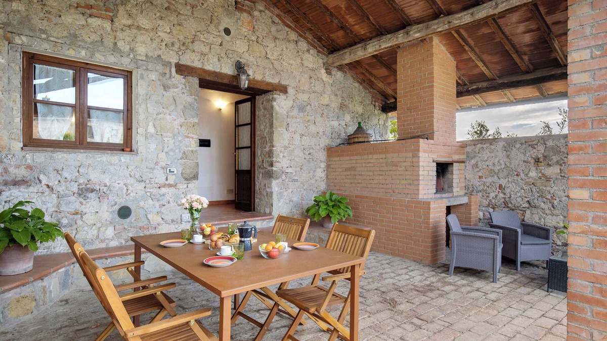 San Macario In Monte Villa | Villa 'Sui Colli Toscani Con Piscina' with Shared Pool, Shared Garden and Wi-Fi